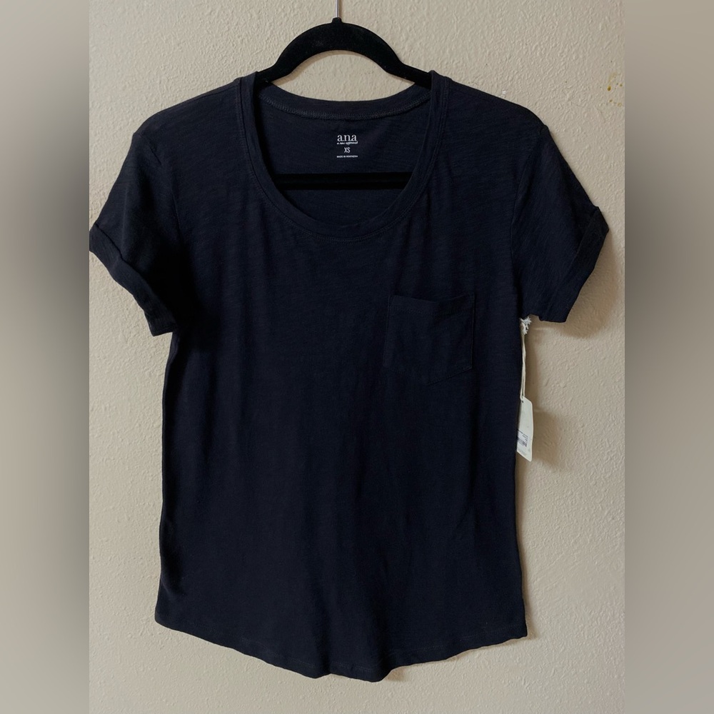 a.n.a Women's Classic Black Heathered Short Sleeve Pocket Tee NWT!